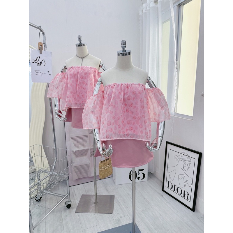 Set hồng áo voan hoa trễ vai + chân váy lụa