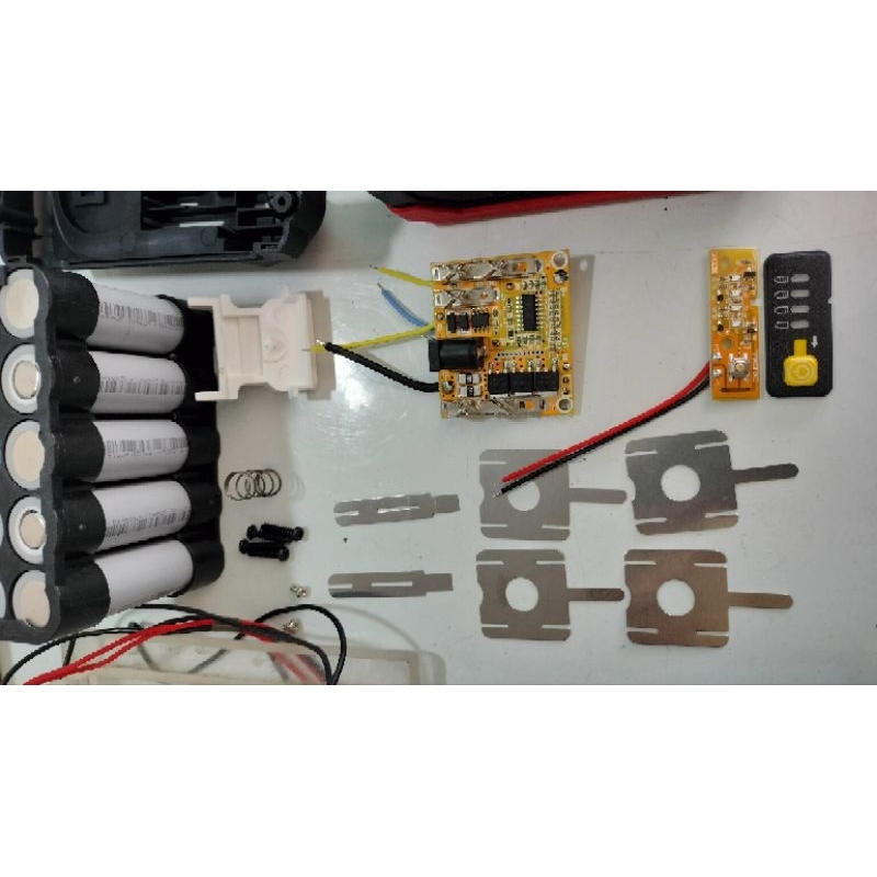 Combo vỏ pin 2p makita+ mạch 5s65a+ kẽm + pin lishen New + giấy dán cực+ có báo pin