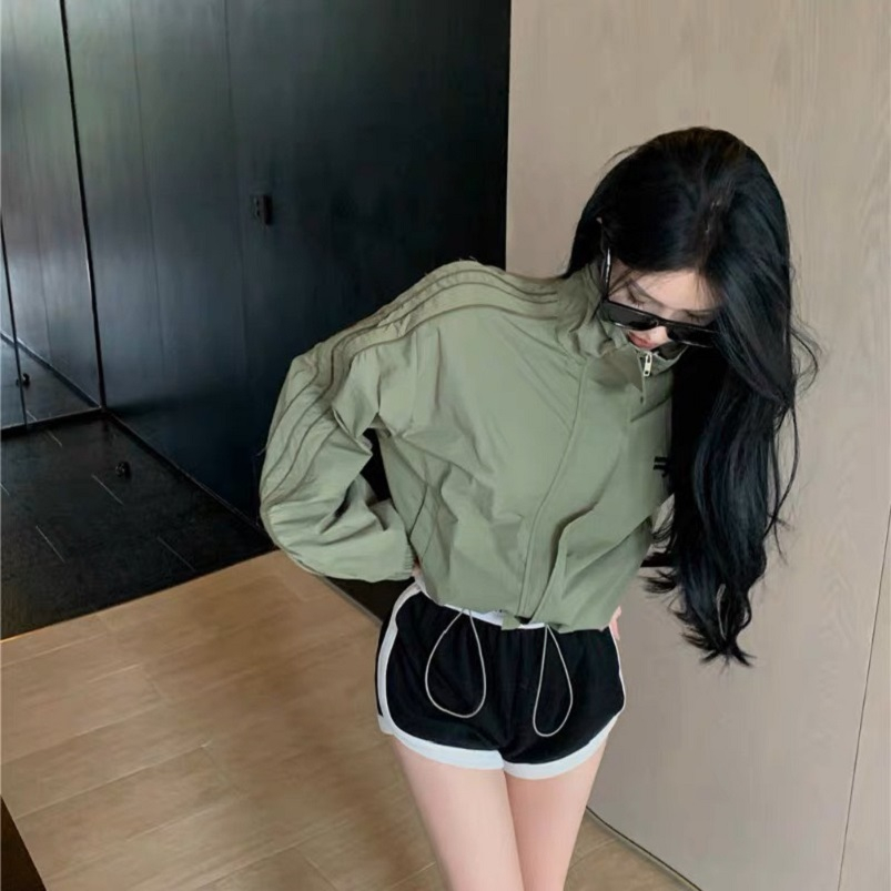 Áo Khoác Dù Nữ Phối Sọc Thêu Chữ Trước Form Croptop - SUPER MAKET