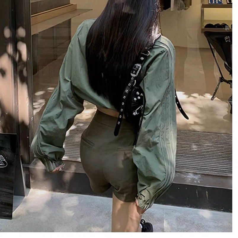 Áo Khoác Dù Nữ Phối Sọc Thêu Chữ Trước Form Croptop - SUPER MAKET