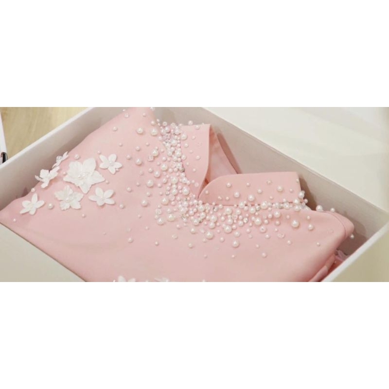 Áo dài hồng hỏi cưới tay phồng đính hoa