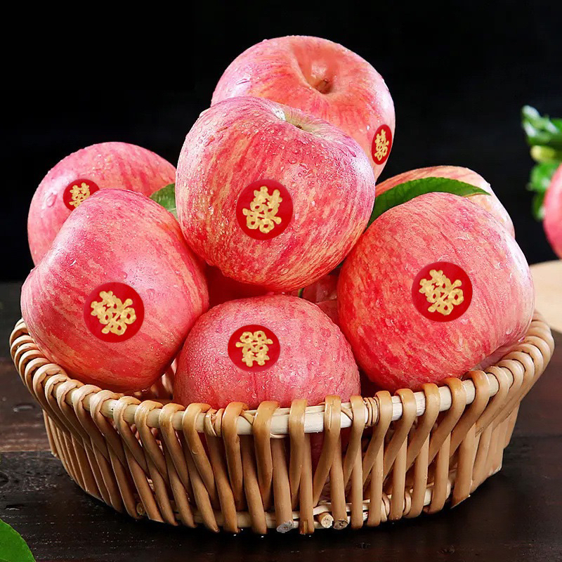 Decal hỷ vuông trang trí vật dụng ,trái cây ngày cưới có sẵn keo có thể dán ly , chén , đĩa ngày