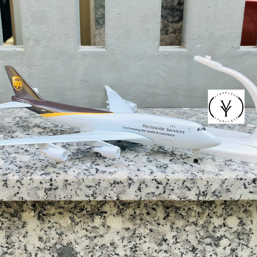 Mô Hình Kim Loại Máy Bay 20cm Boeing 747 "UPs Air Cargo" Có Bánh Xe