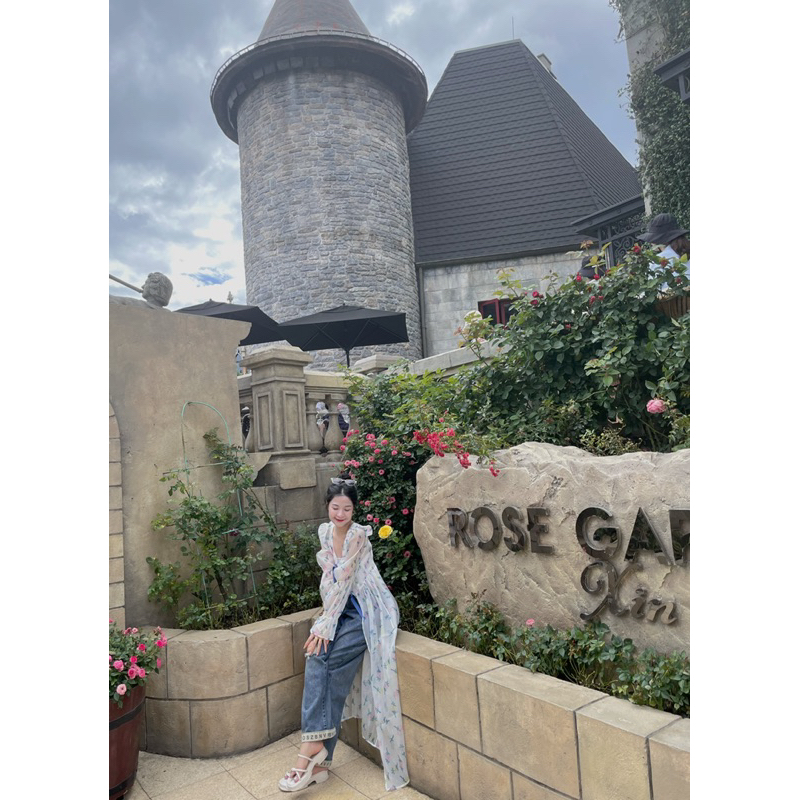 Áo xẻ tà Rosé Blackpink