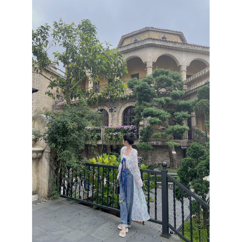 Áo xẻ tà Rosé Blackpink