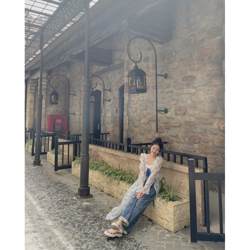 Áo xẻ tà Rosé Blackpink