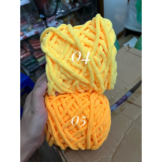 Len nhung đũa - Sợi xe từ 90% xơ staple tổng hợp, sợi móc(từ polyeste),(90-100)gr/ cuộn, dùng để đan móc,không hiệu...