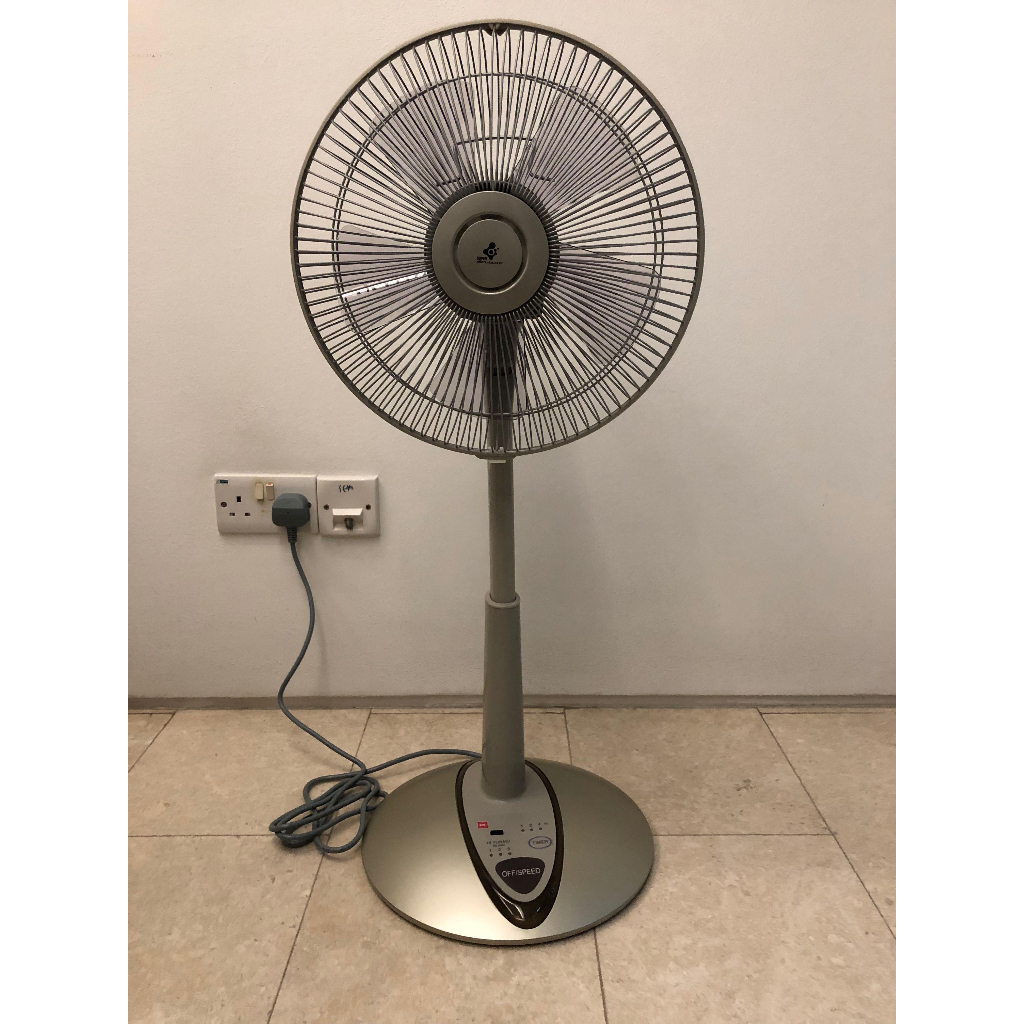 Quạt lửng có điều khiển KDK P30KH- Tặng phích cắm 3 chân- Bảo hành chính hãng 3 năm