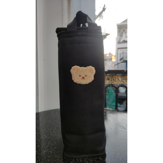 TÚI 1200ML ĐỰNG BÌNH NƯỚC VẢI BỐ 1 MÀU LOGO GẤU - CAO 25CM X NGANG 10CM X RỘNG 10CM