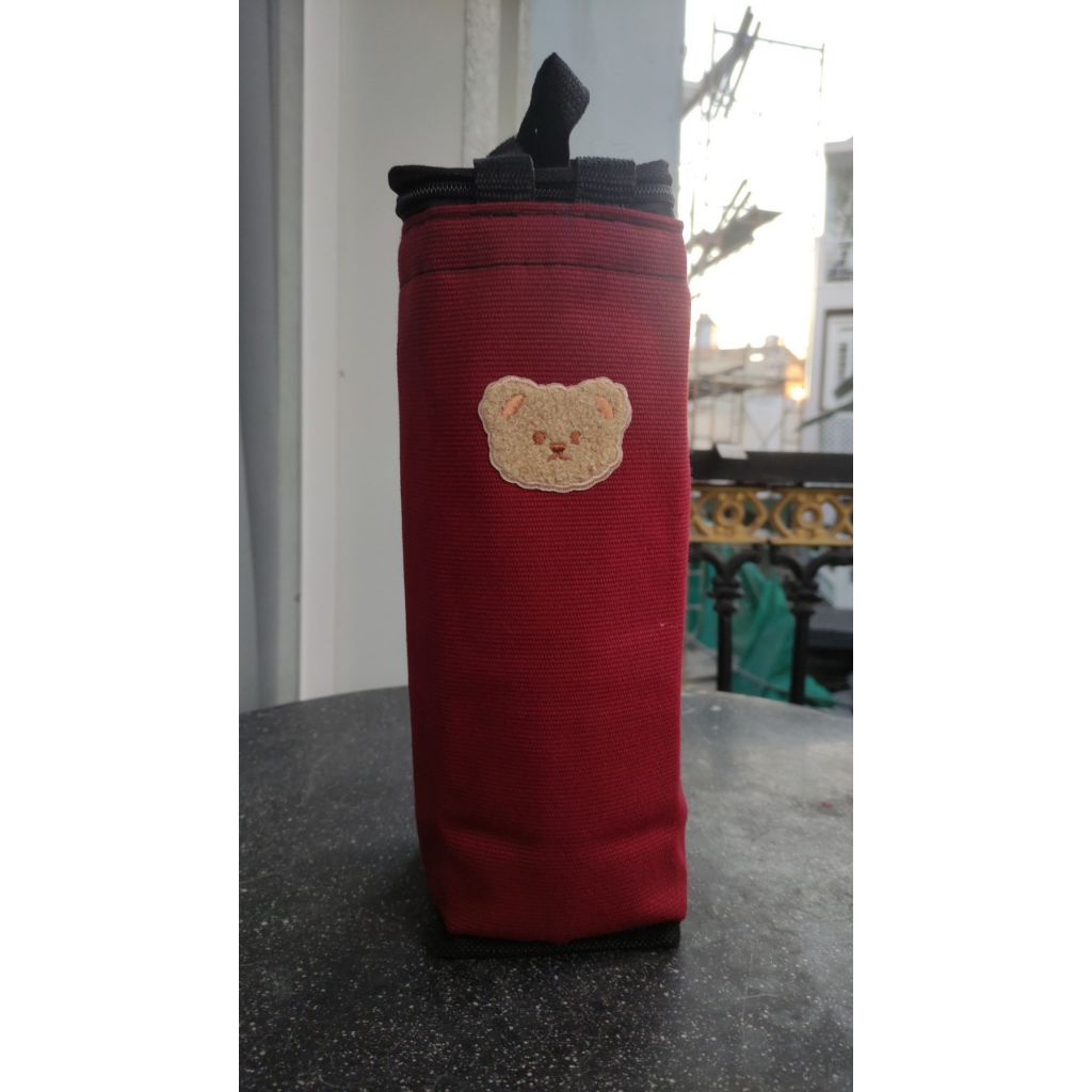 TÚI 1200ML ĐỰNG BÌNH NƯỚC VẢI BỐ 1 MÀU LOGO GẤU - CAO 25CM X NGANG 10CM X RỘNG 10CM