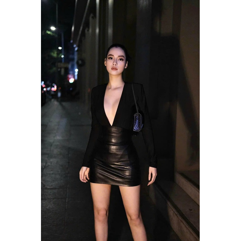 Set bodysuit+ chân váy da