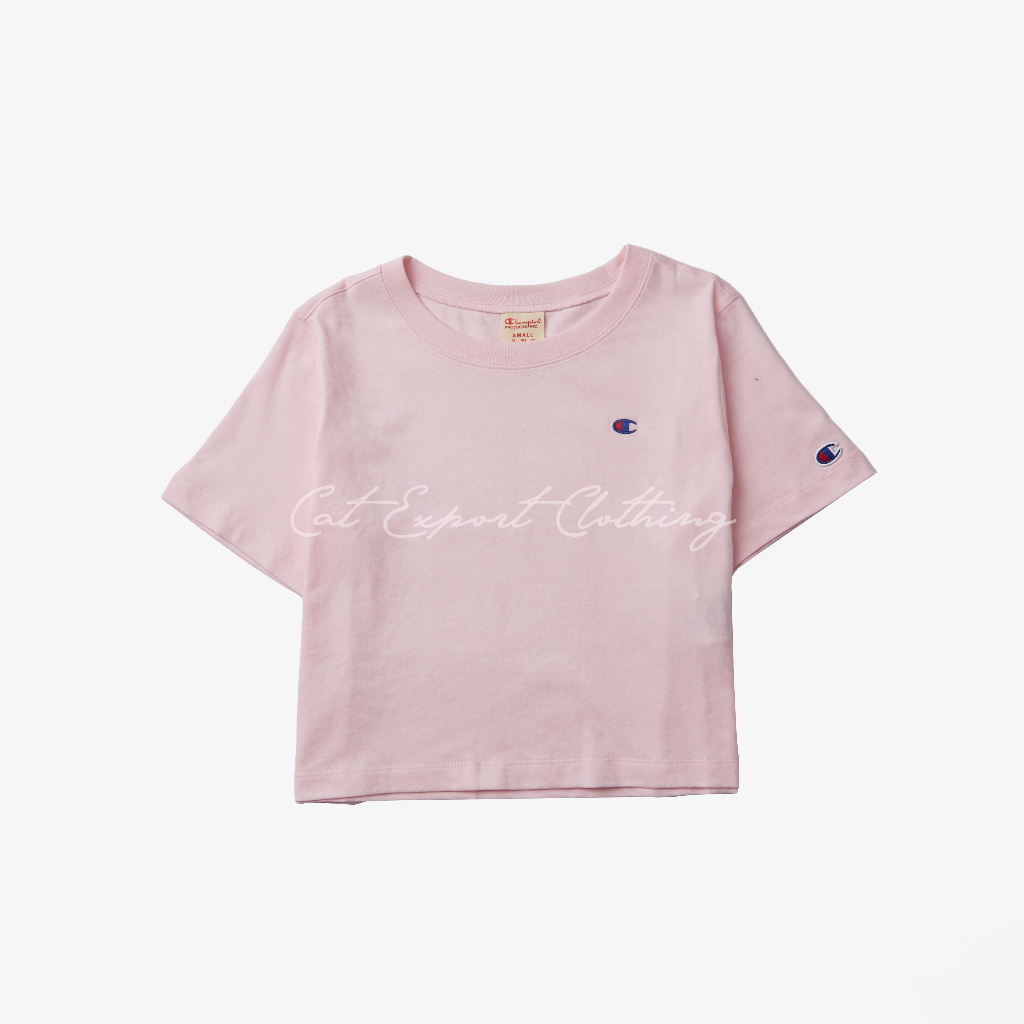 Ch@mpi0n áo phông croptop hồng pastel logo chữ C