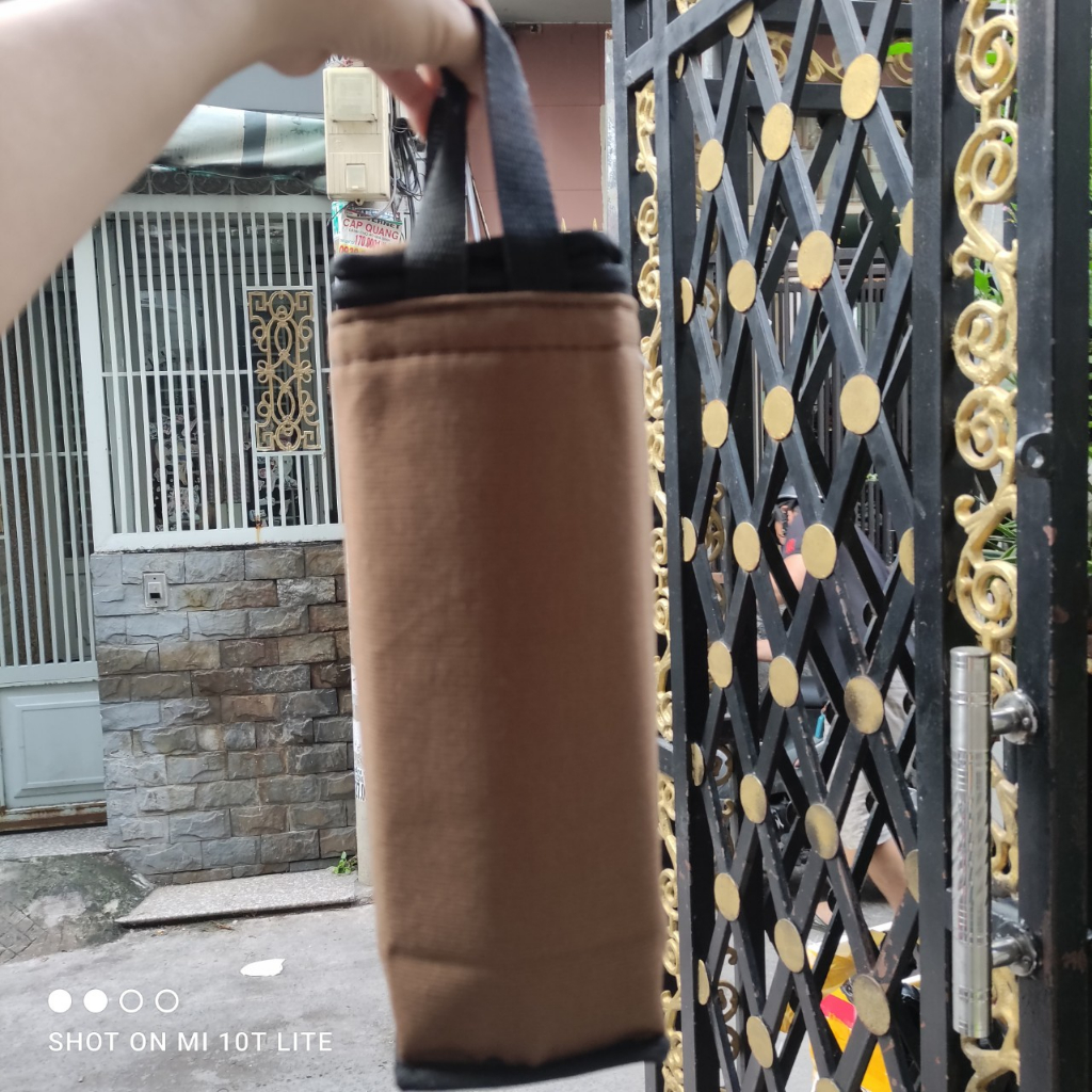 TÚI ĐỰNG BÌNH NƯỚC 1500ML VẢI BỐ MÀU TRƠN CÓ DÂY KÉO VÀ LỚP CÁCH NHIỆT