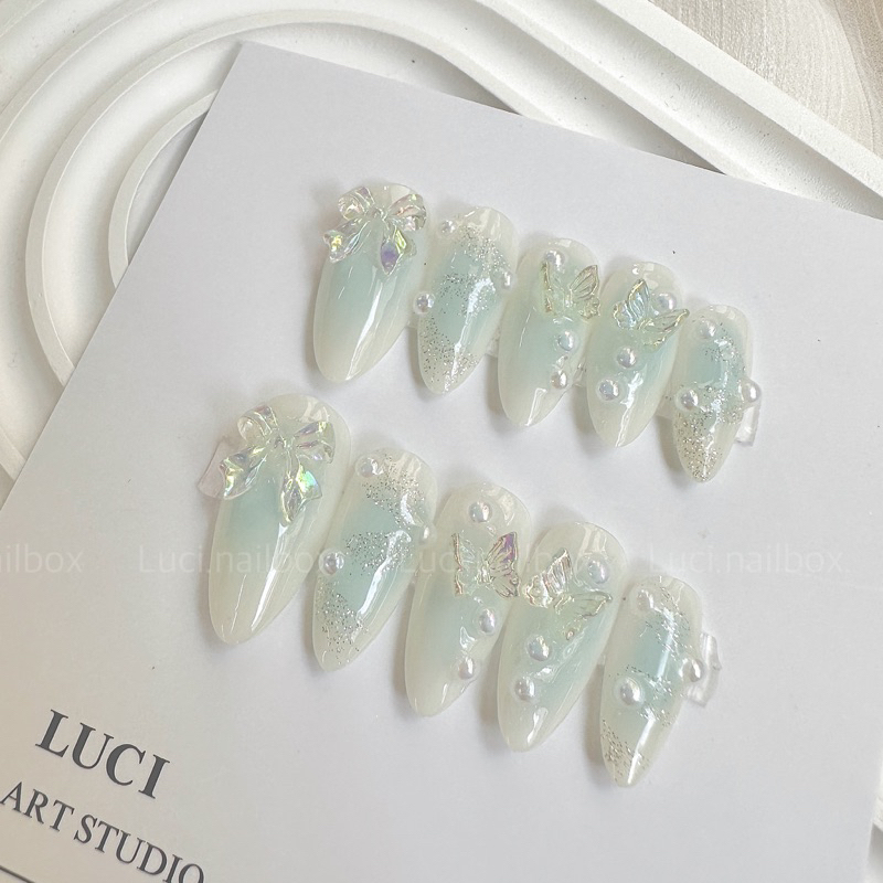 Móng úp thiết kế loang xanh y2k L017 đính charm nơ thuỷ tinh hologram luci.nailbox