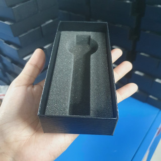 Bộ 10 hộp đựng đồng hồ vân giấy giả đen size 14x6x3cm có mút lót như hình