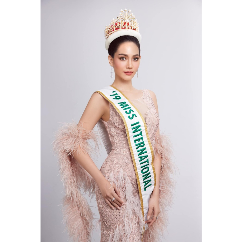 Combo làm handmade vương miện MISS INTERNATIONAL (BẢN CŨ) nón đỏ( KHÔNG PHẢI VƯƠNG MIỆN LÀM SẴN)