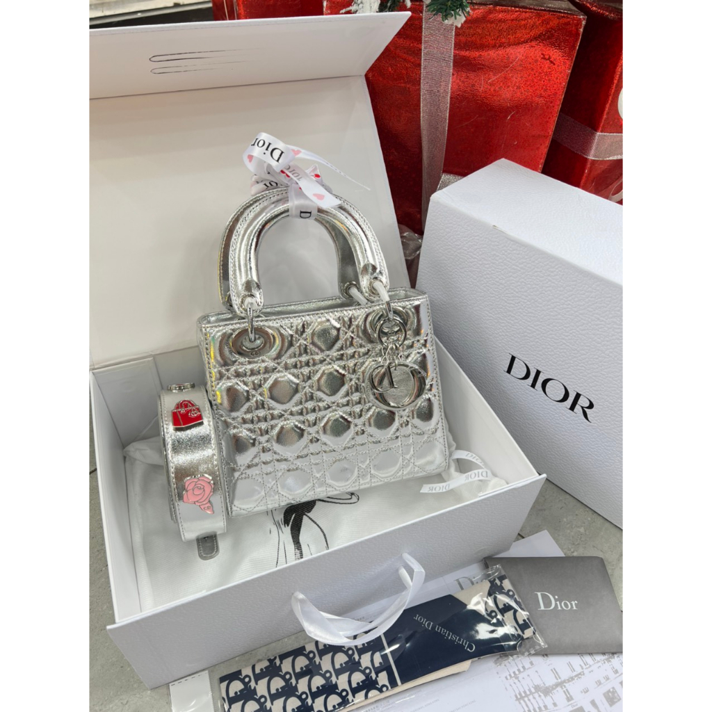 TÚI CD LADY DA BÓNG MÀU BẠC SZ20