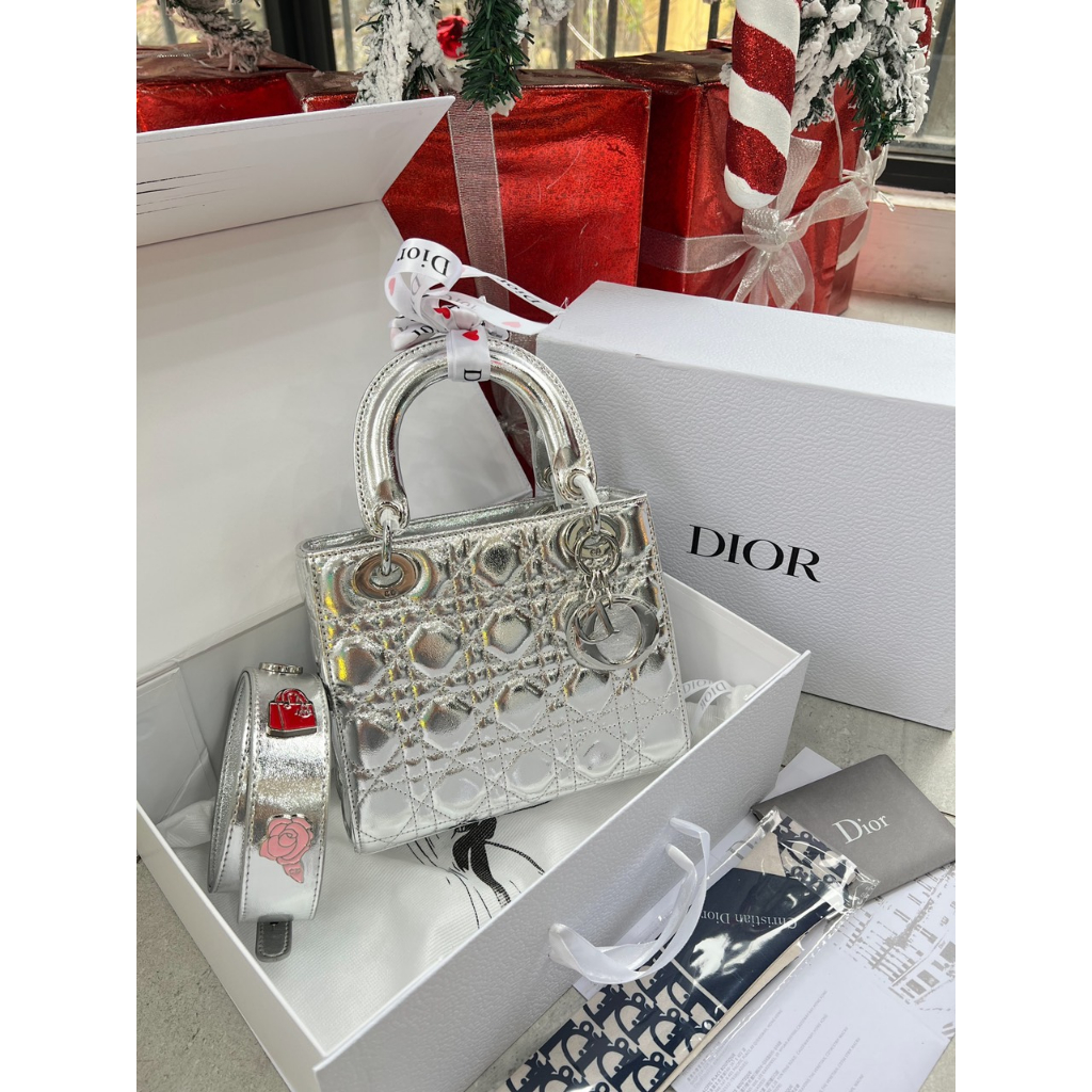 TÚI CD LADY DA BÓNG MÀU BẠC SZ20