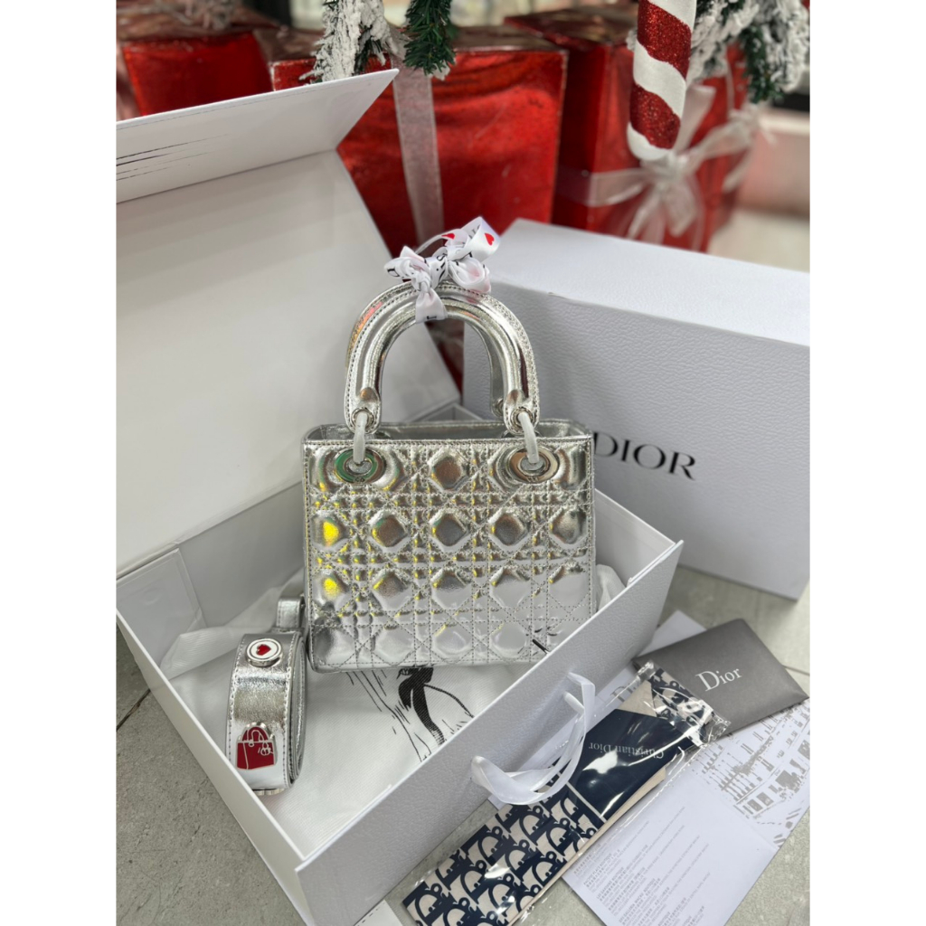 TÚI CD LADY DA BÓNG MÀU BẠC SZ20