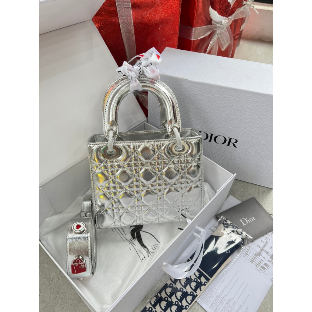 TÚI CD LADY DA BÓNG MÀU BẠC SZ20