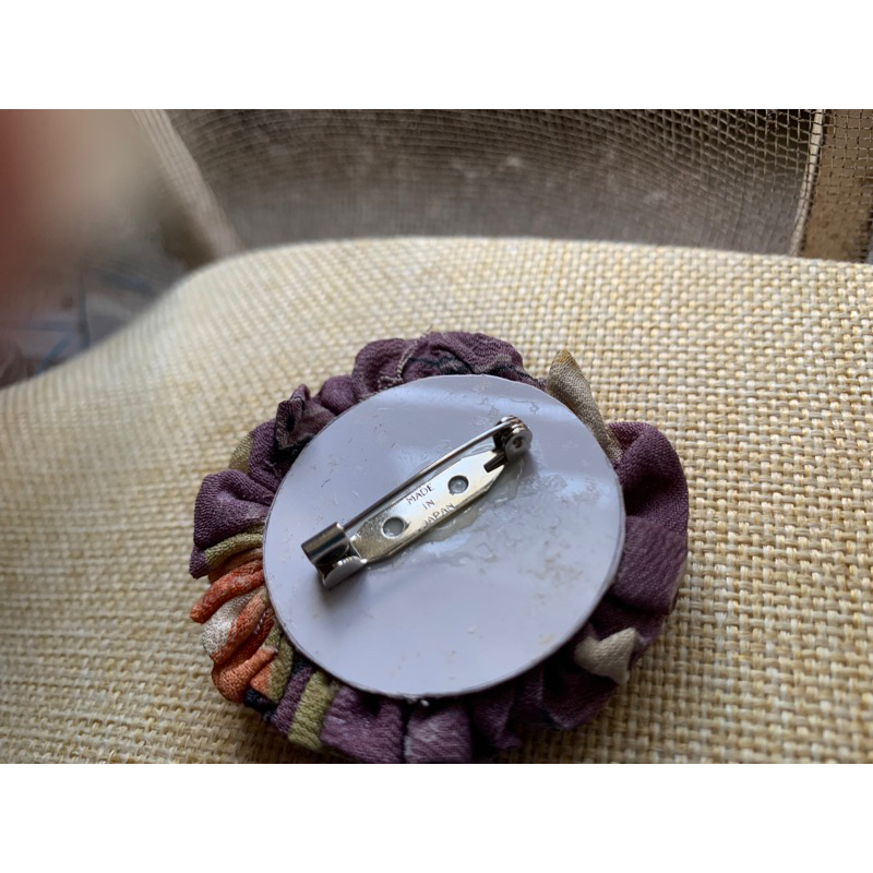 Cài áo và cài khăn si Nhật