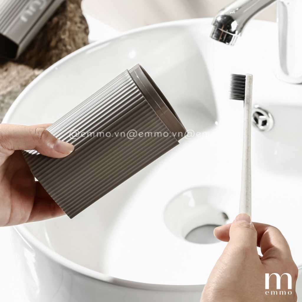 HỘP ĐỰNG BÀN CHẢI ĐÁNH RĂNG, KHĂN MẶT ĐI DU LỊCH EMMO FUBBER