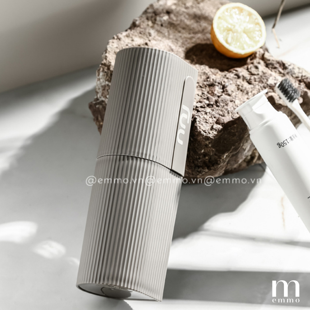 HỘP ĐỰNG BÀN CHẢI ĐÁNH RĂNG, KHĂN MẶT ĐI DU LỊCH EMMO FUBBER