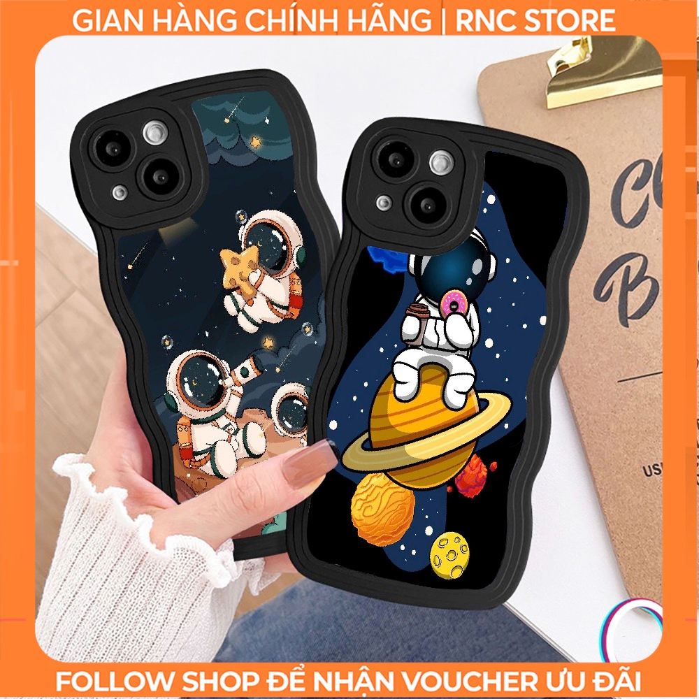 Ốp lưng Iphone 6 Plus/X/XSM/11/12 Pro/13 PM/14 Pro/...trong cạnh gợn sóng hình Phi hành BST1