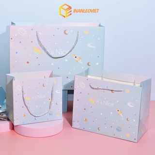 Túi giấy làm quà tặng cao cấp định lượng 230g kich thước đa dạng dây dù cứng cáp