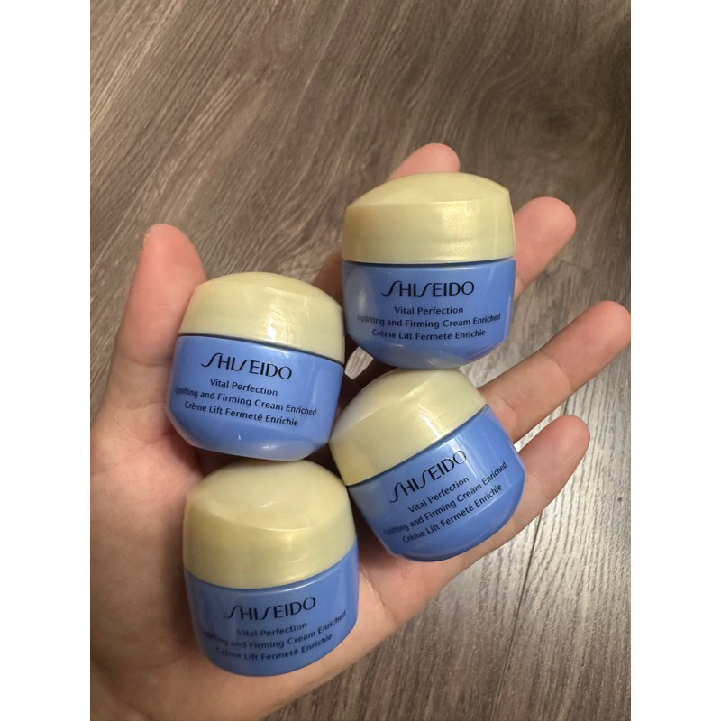 Kem dưỡng da vital perfection mới nhập lô 2 không nhập tiếp