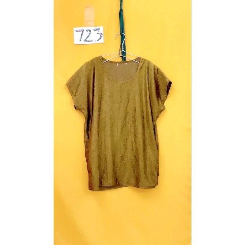 Áo xanh trơn size M/L. S723