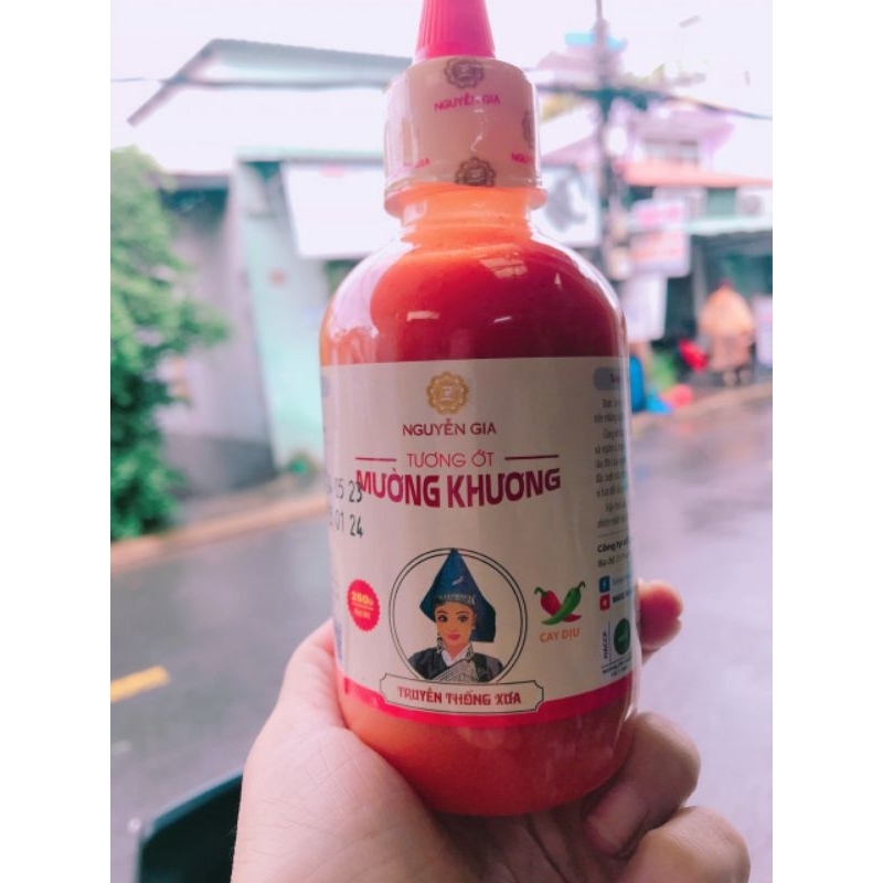 (1 chai 250ml)TƯƠNG ỚT MƯỜNG KHƯƠNG Cay Dịu dùng chấm các món nướng ,phở..