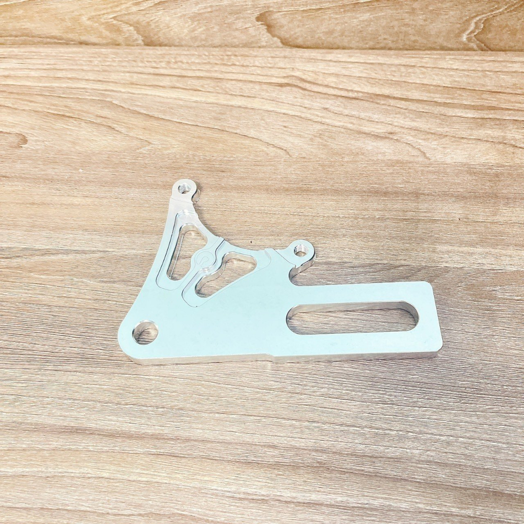 Pát Sau 45 độ Raider/Satria Quay Lên đĩa 220mm xài heo 2 Piston đối xứng