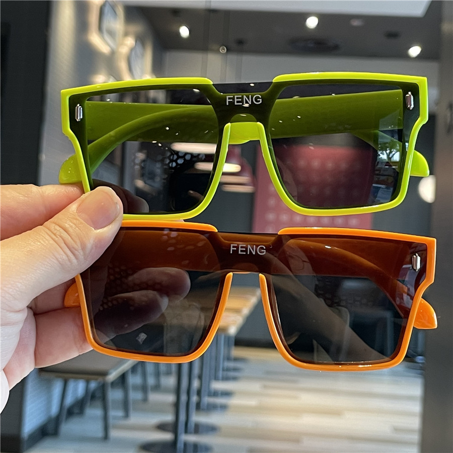 Kính mắt cho bé gọng vuông thời trang mắt kính râm cho bé trai bé gái đi biển chống tia uv K10