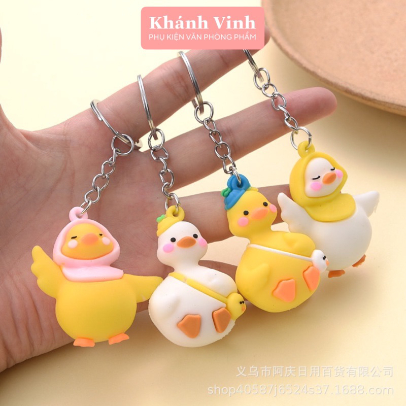 Móc Khoá Chú Vịt Cô Đơn Giữa Mùa Đông Giá Rét