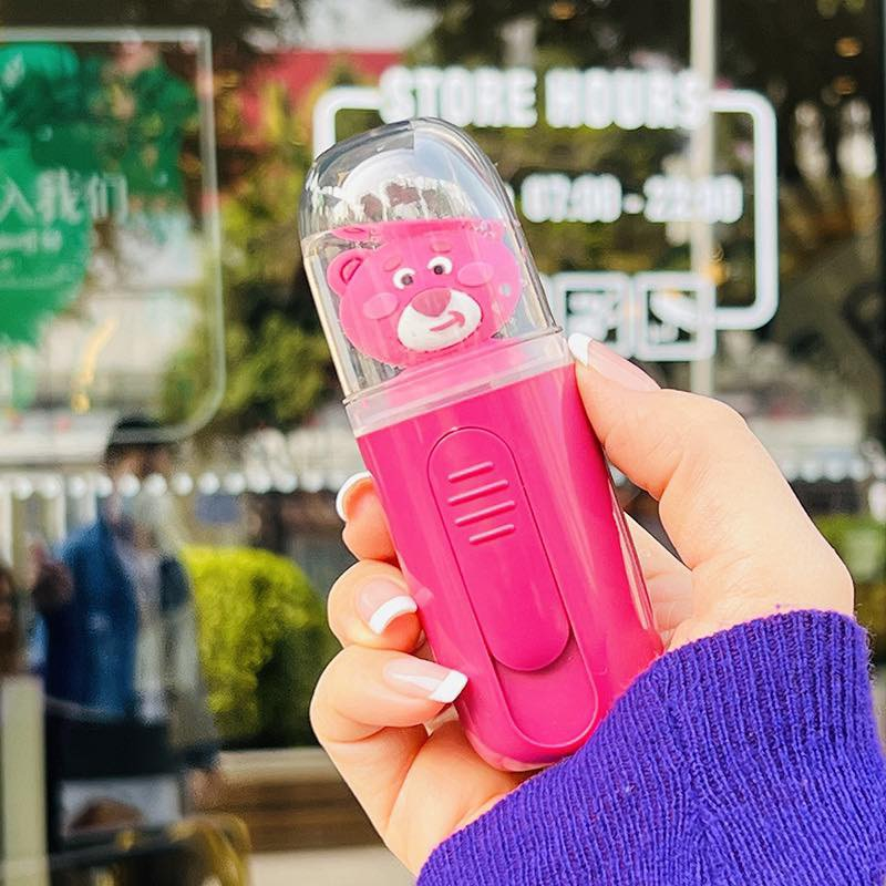 Máy phun sương mini nhỏ gọn tiện lợi hình gấu dâu lotso cực kì đáng yêu