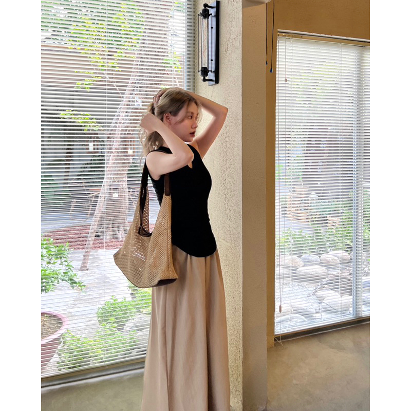 SET CHÂN VÁY MIDI NUDE  ÁO ĐEN XẺ NGỰC