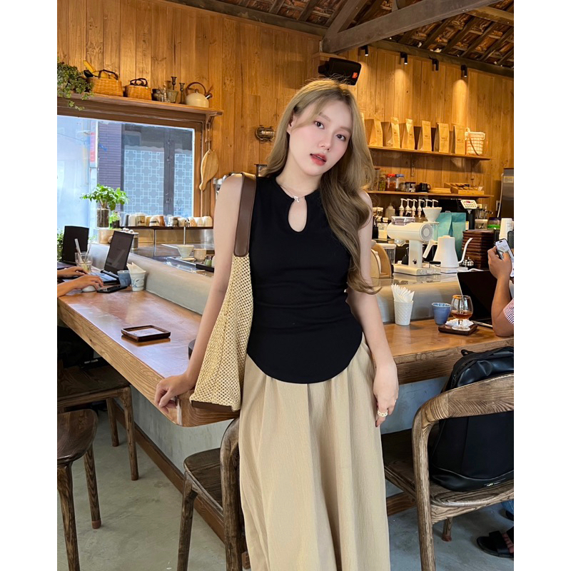 SET CHÂN VÁY MIDI NUDE  ÁO ĐEN XẺ NGỰC