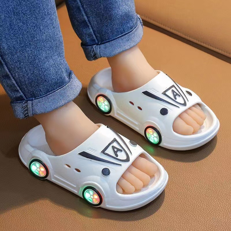 Dép lê Ô Tô   cho bé trai bé gái Siêu Xinh với thiết kế độc lạ thu hút ánh nhìn của các bé Outfit hè 2023