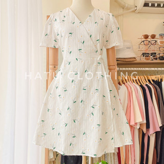Daisy Dress - Đầm ngắn hoạ tiết hoa cúc bi kiểu dáng đắp tà siêu xinh