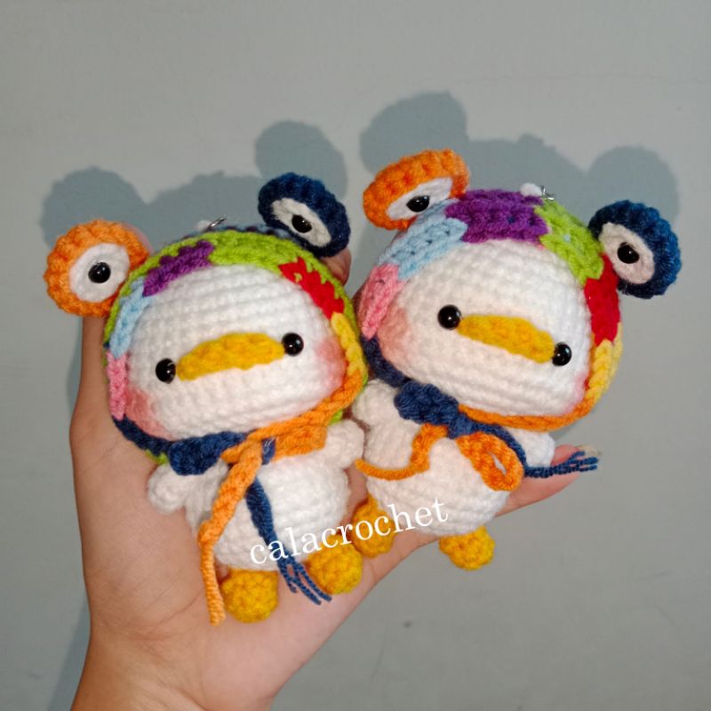 Móc khoá vịt con đội mũ ếch handmade bằng len, dệt kim, đan tay, làm quà tặng trang trí đáng yêu