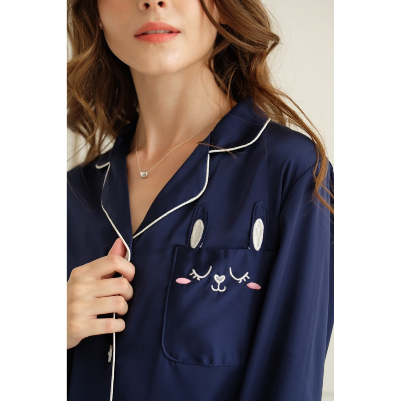 Bộ Pyjamas Nữ Mặc Nhà Áo Dài Quần Dài Chất Liệu Lụa Thiết Kế Túi Thỏ Màu Xanh Đậm Rabby Navy LILAS BLANC