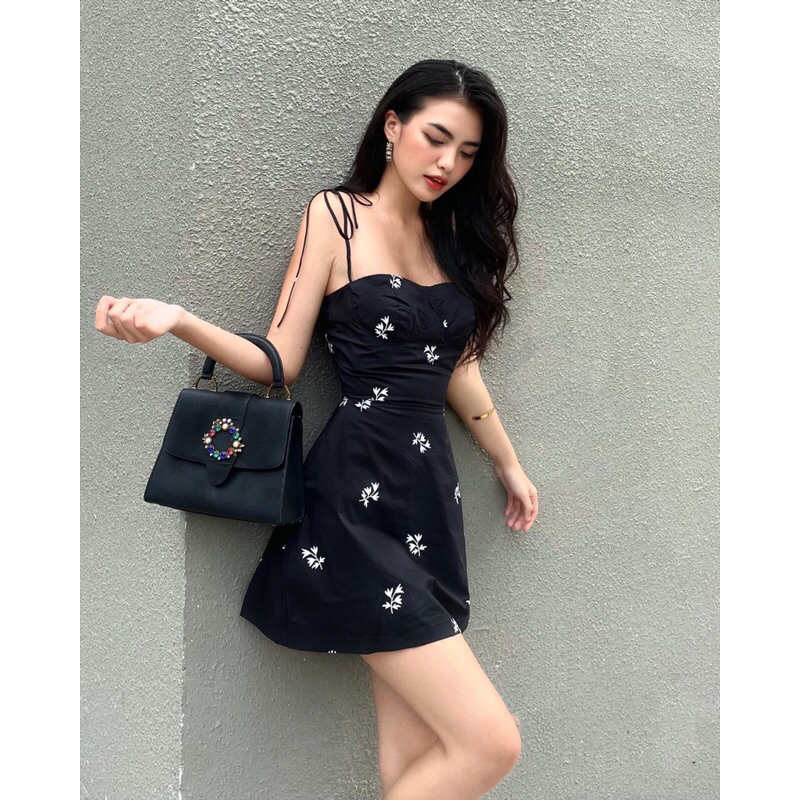 ĐẦM 2 DÂY CÚP NGỰC HOA