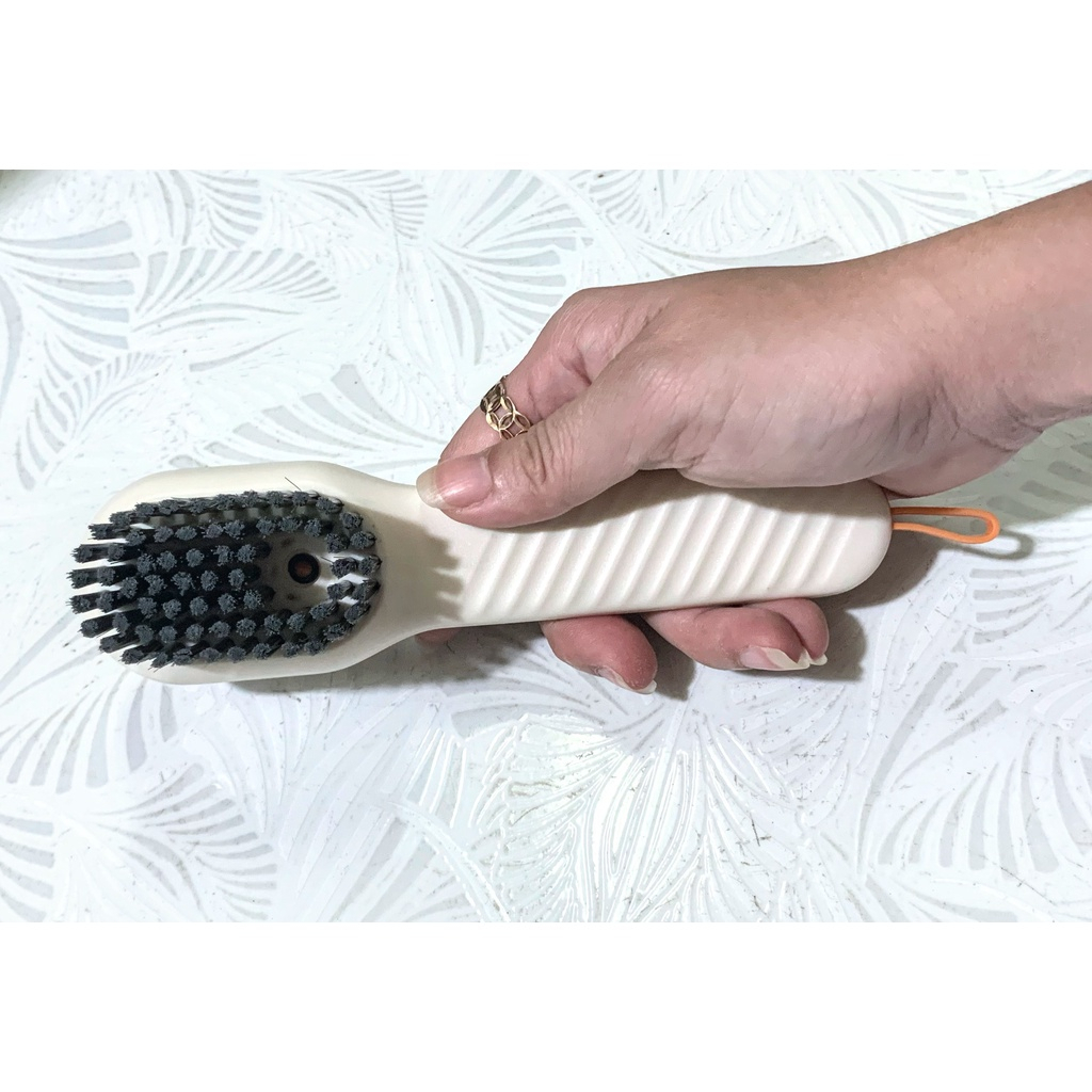 Bàn chải vệ sinh giày dép, rửa xe, chà sàn, phòng tắm có tay cầm và khay đựng xà bông mini tiện lợi đa năng