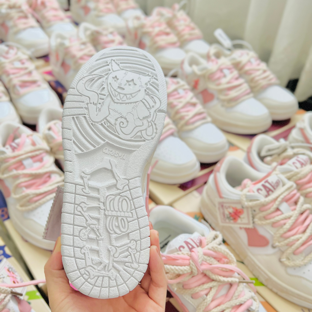 Giày Sneaker Cat & Sofa " Butterfly Rose Love Pink " AC278 Trái Tim Màu Trắng Hồng | PiuPiu Authentic