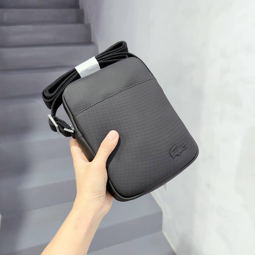 Túi Chéo Lacoste Men's Classic Petit Piqué Vertical Zip Bag