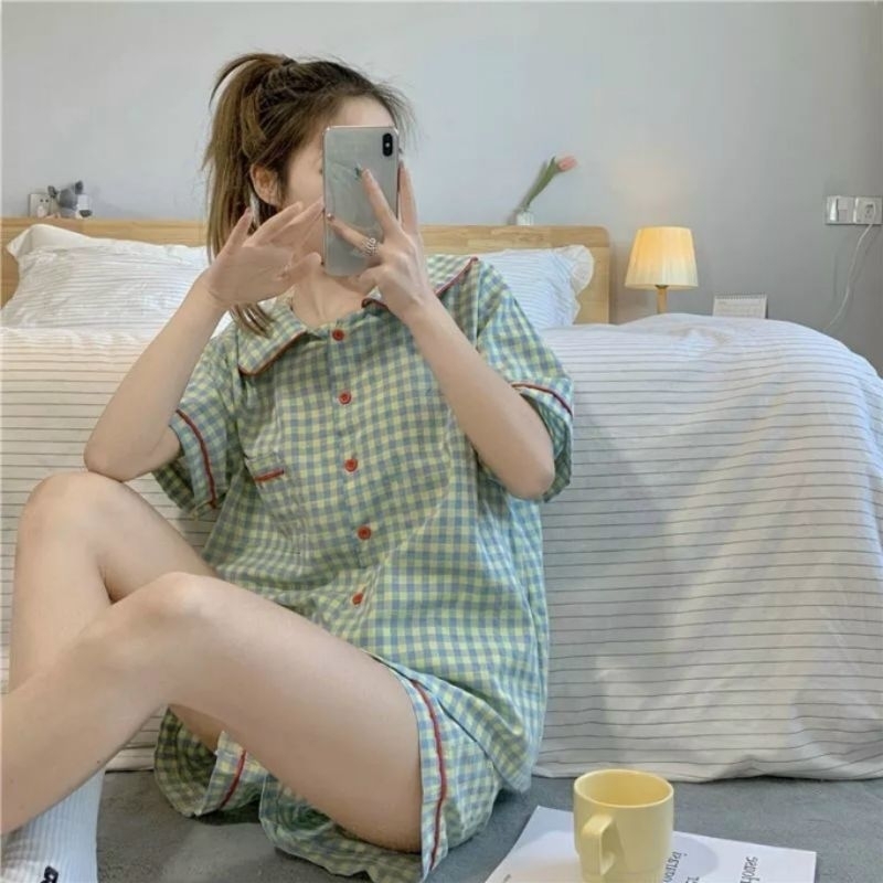 Bộ Pyjama đùi kẻ xốp cổ sen.