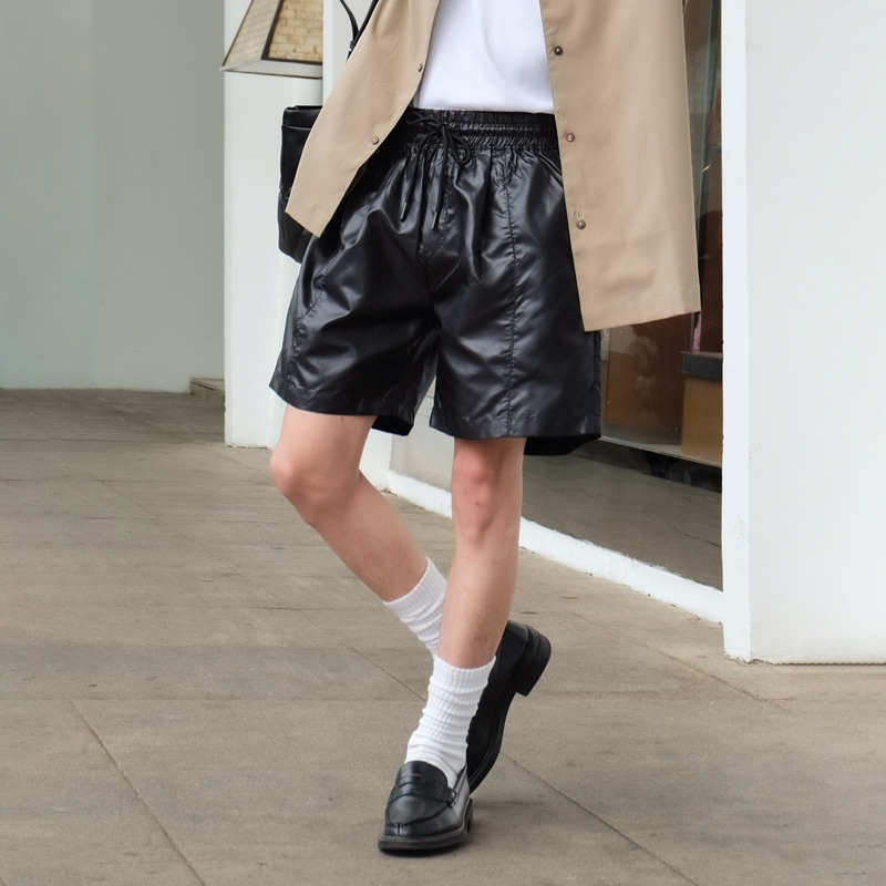 Quần Shorts Nam Nữ Phom Regular FVNXY Đen Bóng Bẩy - DB SHORTS