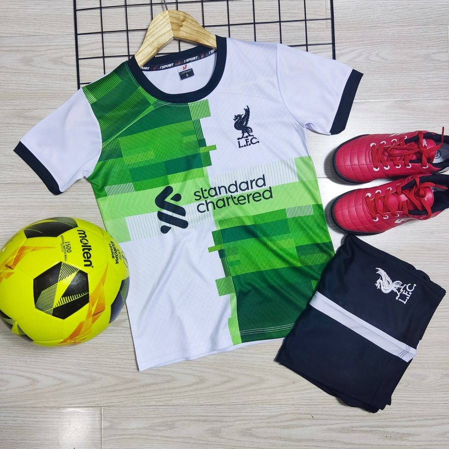 Quần Áo Bóng Đá, Đồ Đá Banh Trẻ Em CLB Liverpool Trắng Xanh Mẫu Mới 2023 - Thun Lạnh Cao Cấp