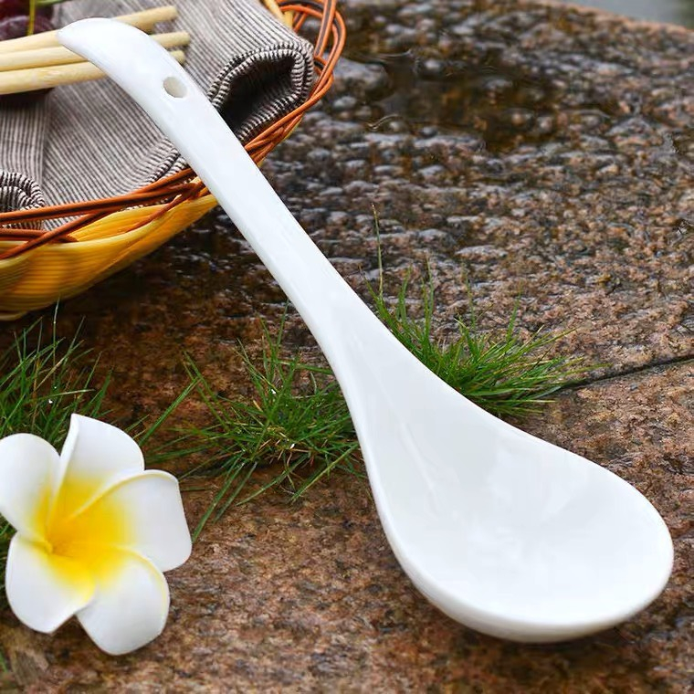 Muôi canh sứ viền đen, Vá canh sứ tinh tế phong cách sang trọng